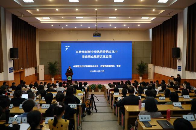 讲座主持全景.jpg 讲座主持全景.jpg