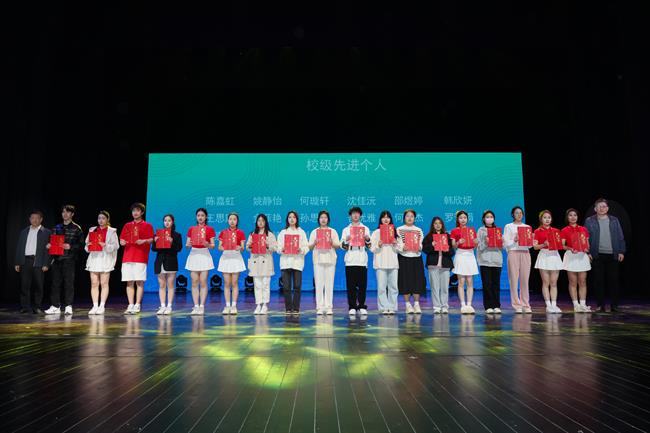 校级先进个人学生6.jpg